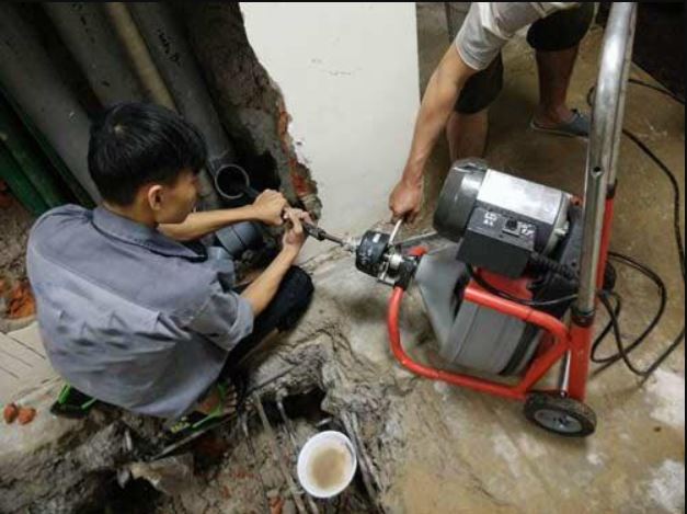 tắc nghẽn hầm cầu