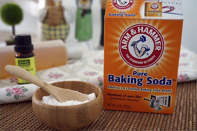Kết hợp muối và baking soda thông cống