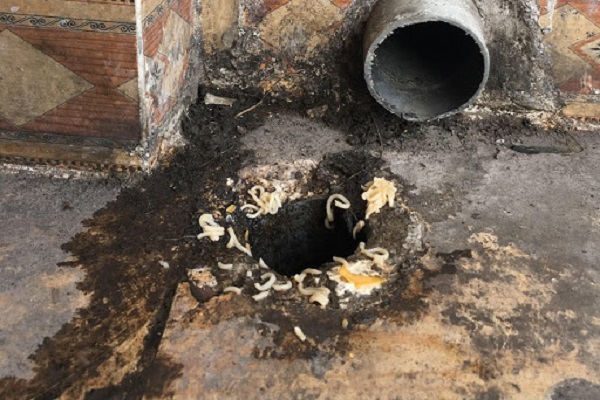 Rác thải sinh hoạt tích tụ là nguyên nhân cống nghẹt