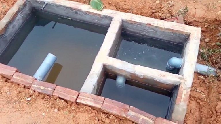 hầm cầu tự hoại hoạt động như thế nào