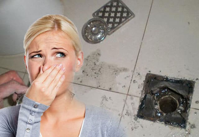 thông cống nghẹt có mùi hôi