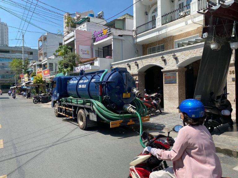 hút hầm cầu có bắt buộc không