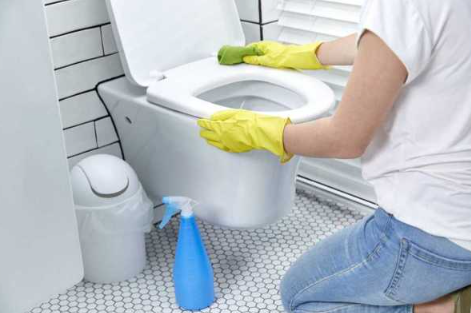 Bồn Cầu Bốc Mùi Khó Chịu