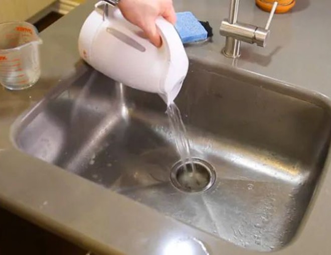 Nước Không Thoát Xuống Bồn Rửa Bát