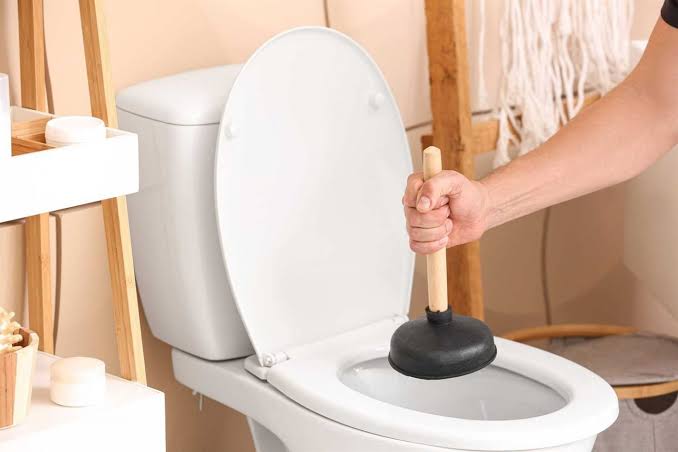 Cách thông tắc bồn cầu tại nhà